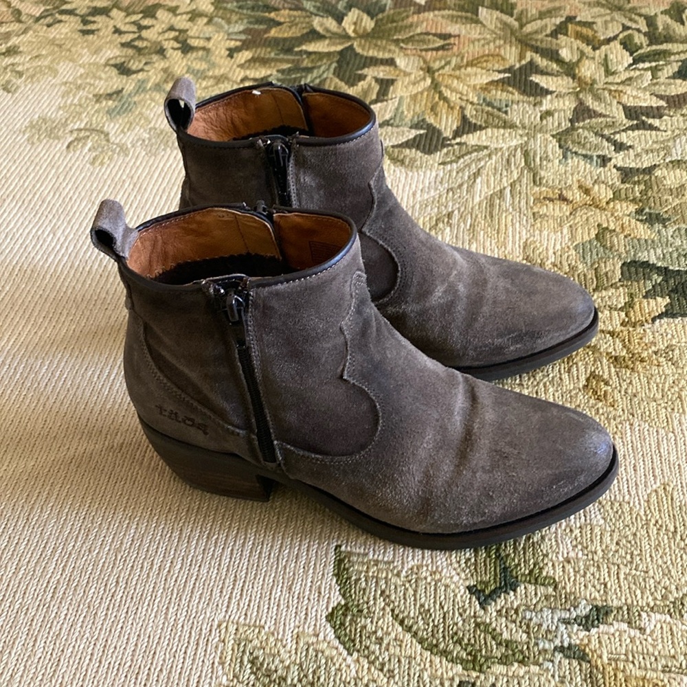 Taos taupe suede boots
